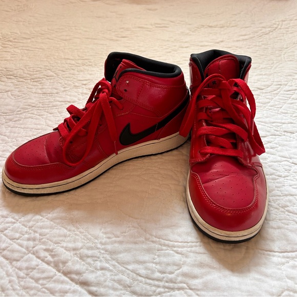 Air Jordans red Size 5 Youth - Picture 5 of 7